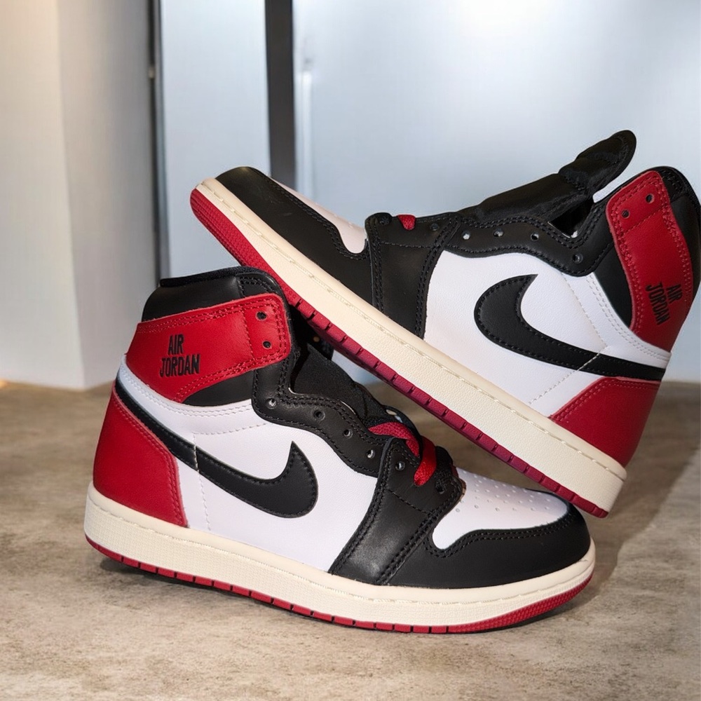 Air Jordan 1 Retro High OG ‘Black Toe Reimagined’ | Mens 7/Women’s 8.5